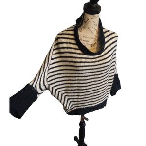 Proof excellence  wide sleeve sweater cream & black small Boho Cottage Core